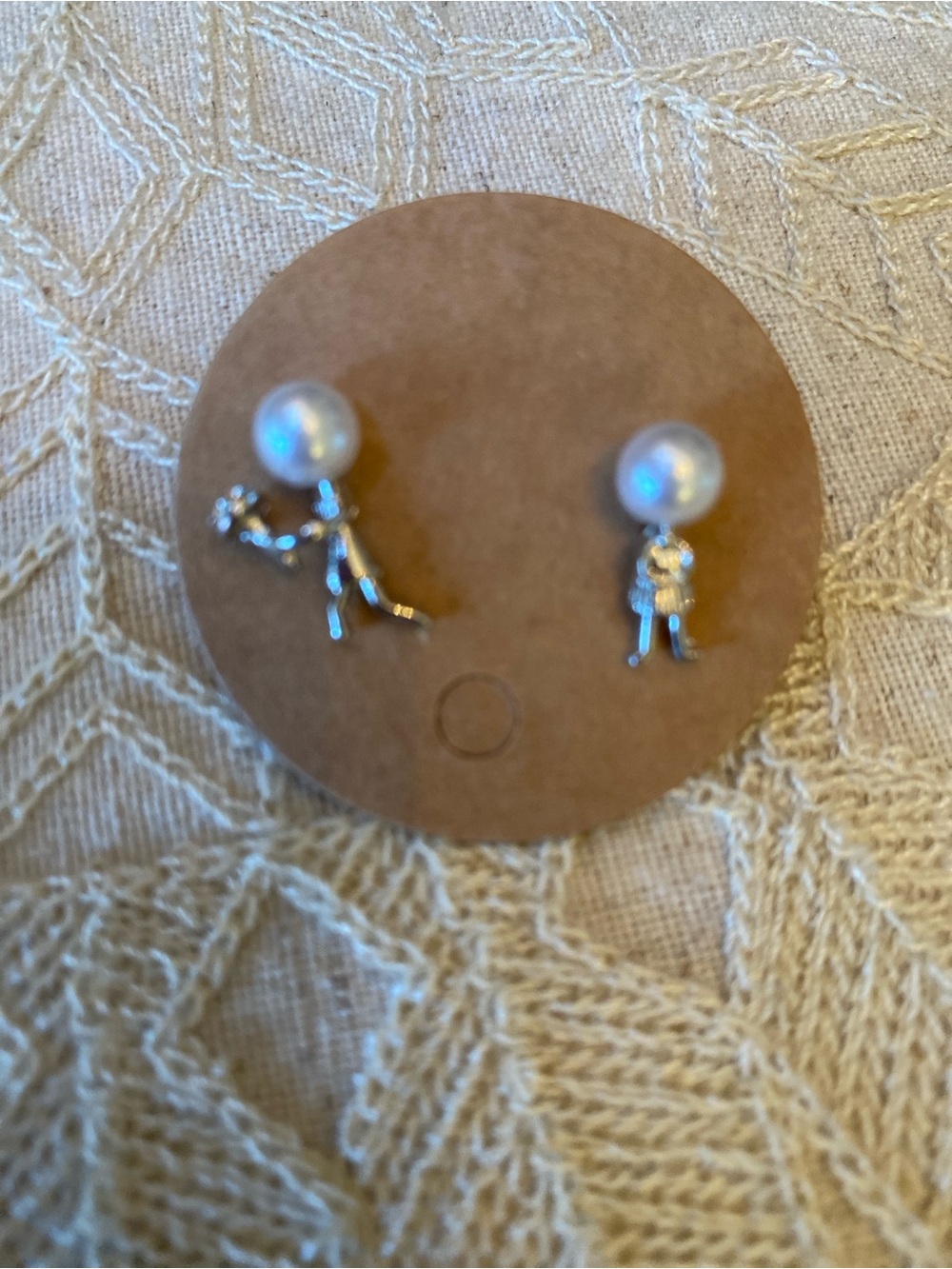 Delicate pearl stud couple earrings